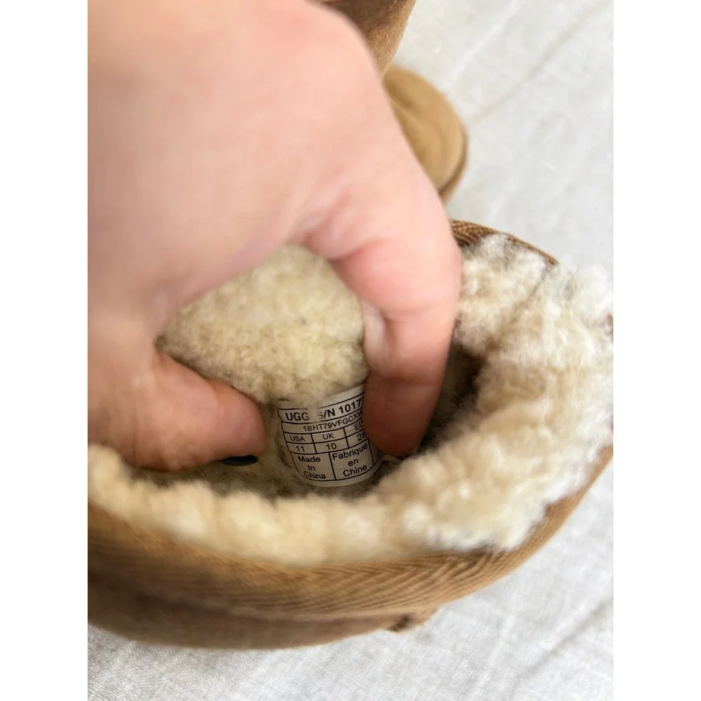 UGG Classic Short Boots Kids Size 11 Chestnut Suede Sheepskin 1017703T